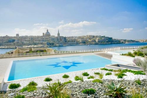 Prime Location Seaview Lux Apartment