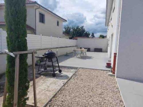 MONTALIEU SEJOUR Maison Les Lys in Montalieu-Vercieu