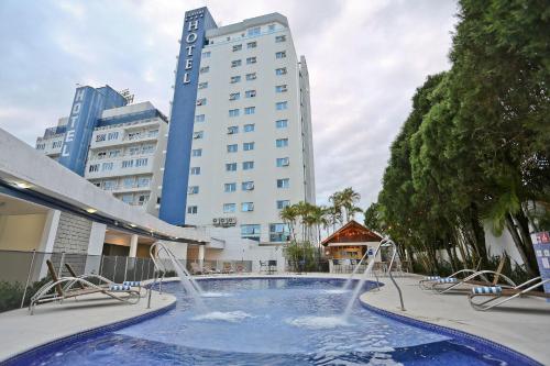 Swimmingpool, Sandri Palace Hotel in Itajai