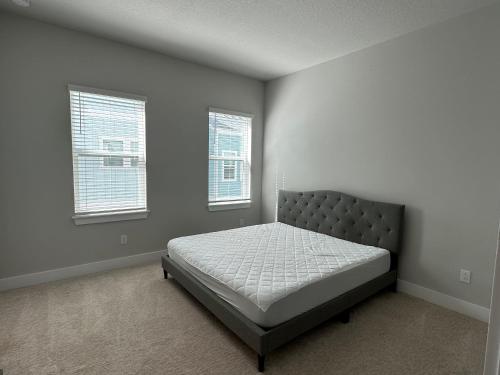 Luxurious Three-story Townhouse In Payne Park Village - image 5