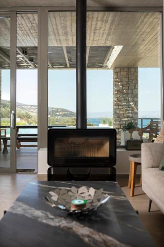 บริการและสิ่งอำนวยความสะดวก, Villa Thymari, a unique seafront villa in กลางเมืองไซโรปิกาโด