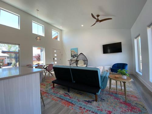 Timber & Tin E 2Bed 2Bath w Pool & Rooftop Deck, Kanab (foto 7)