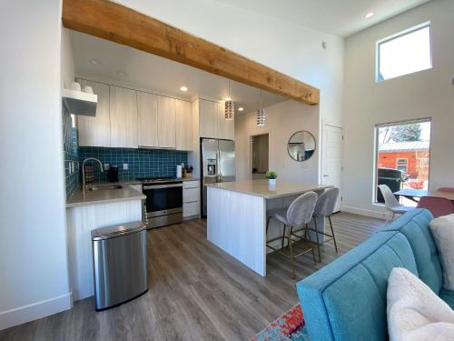 Timber & Tin E 2Bed 2Bath w Pool & Rooftop Deck, Kanab (foto 9)
