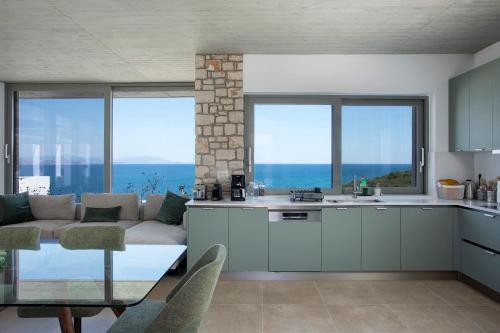 ห้องครัว, Villa Thymari, a unique seafront villa in กลางเมืองไซโรปิกาโด