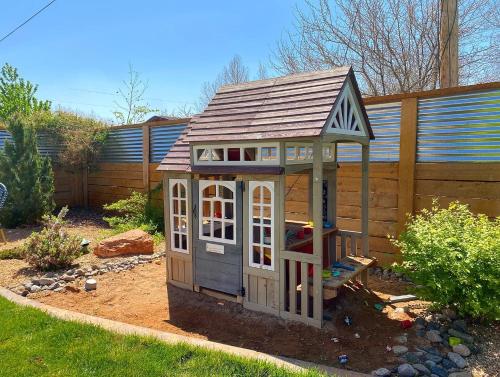 Timber & Tin H 2Bed 2Bath w Pool & Rooftop Deck - image 4