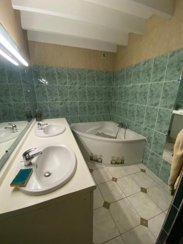 Maison de campagne gîte à louer Saint-Léger-de-Vignague