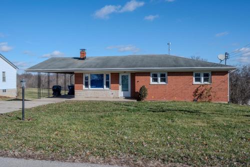 Cozy Brick Cottage near Ark in Williamstown, USA