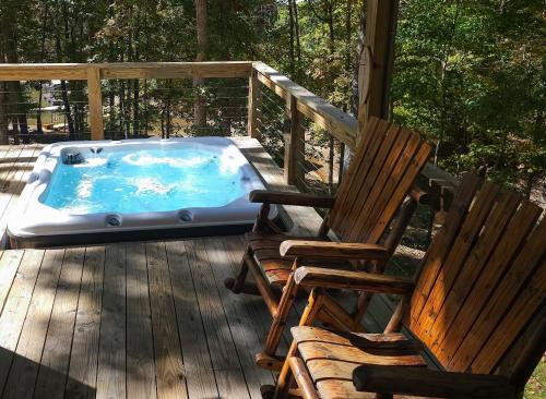Hideaway Cove on Lake Lanier! in Murrayville, USA
