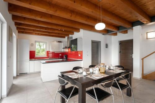 Three-Bedroom Villa image 4