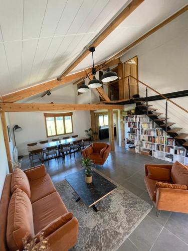 Grande maison avec jardin gîte à louer Guérard