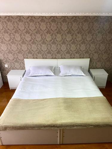 2 twin beds