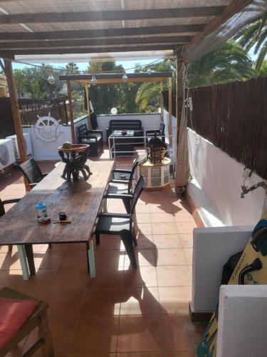 Captain Morgan House, Arona (fotografie 9)