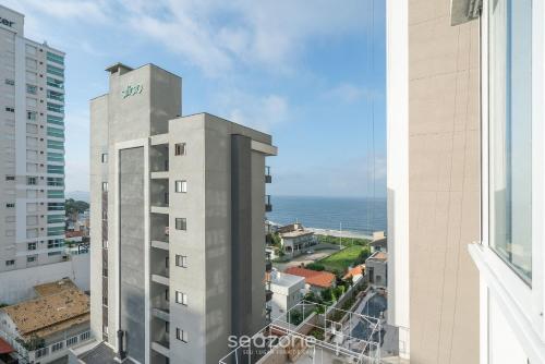 Aptos em Prédio com Piscina a 120 m da Praia - LTT