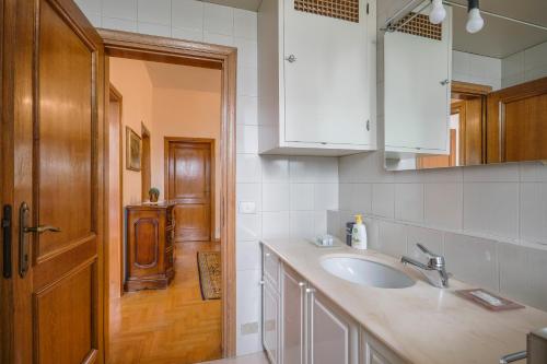 Spacious 3 Bedroom Apartment - Tap to explore photos