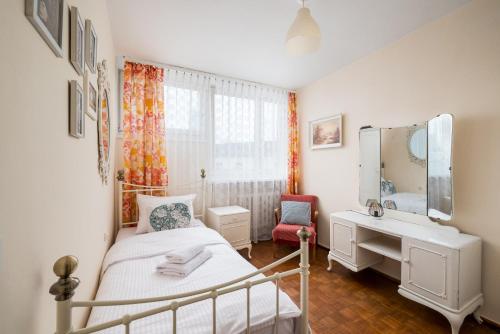 Old Town 3-Bedroom Apartment by BookingHost, Legionowo