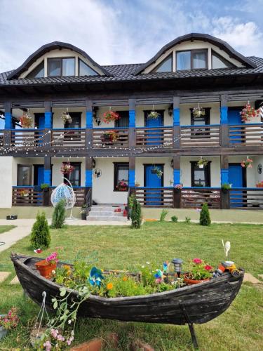 7 bedrooms, 12 beds