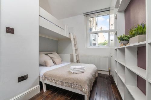 Picture of Stylish Apartment By London Eye With A Small Garden