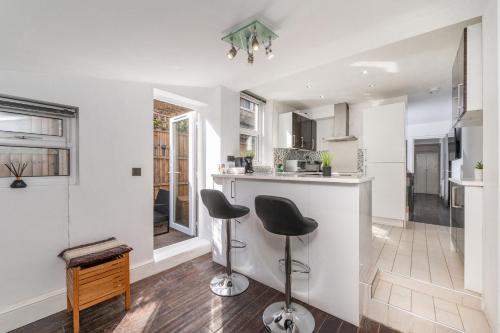 Picture of Stylish Apartment By London Eye With A Small Garden