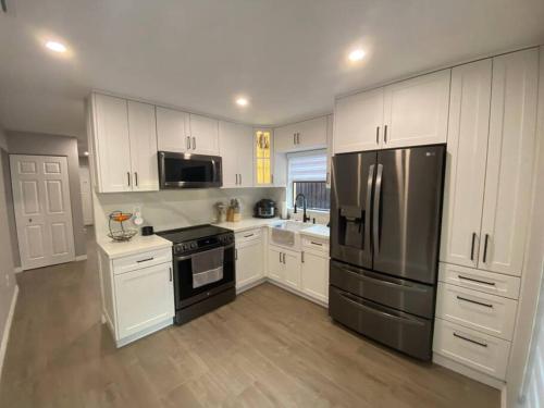 Cozy 2 Bedroom Modern Farmhouse in Miami in Kendale Lakes