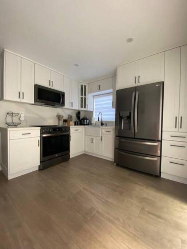 Cozy 2 Bedroom Modern Farmhouse in Miami in Kendale Lakes