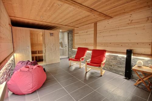 Facilities, Manupa Clevie near Restaurant Le Petit Coq