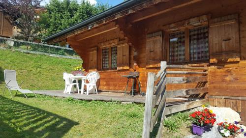 Facilities, Manupa Clevie near Restaurant Le Petit Coq