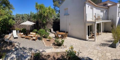 "LES ALIZES" Cote jardin Proche Bord de mer in Saint-Raphael