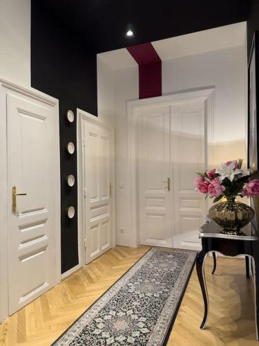 Stylish Apt for 4 near MuseumsQuartier Metro U2 & U3 - image 12