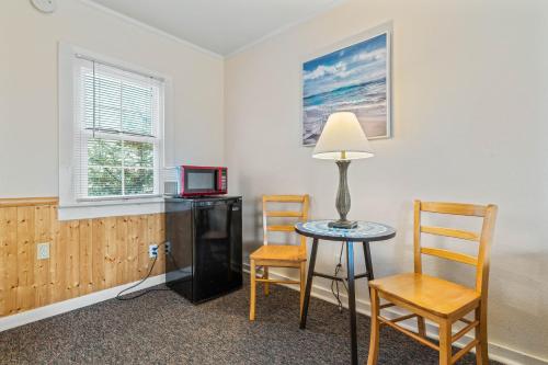Double Room -Street View - No Pets Allowed image 4