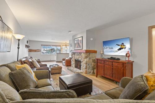 Prospector Lodge 536 by Moose Management