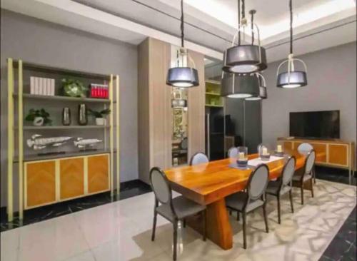 Anderson 2BR above pakuwon mall center high floor near Food Junction