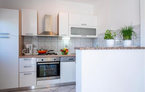 Gorgeous Apartment In Pula With Kitchen