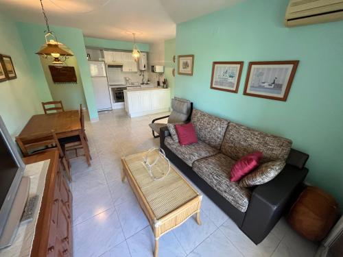 One-Bedroom Apartment with Pool View image 9
