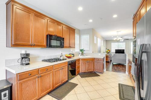 Spacious Bay Point Family Home with Private Yard! in Pittsburg (CA)