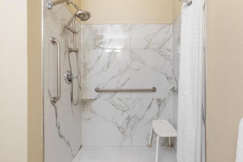 Comfort Inn & Suites Temple - image 9