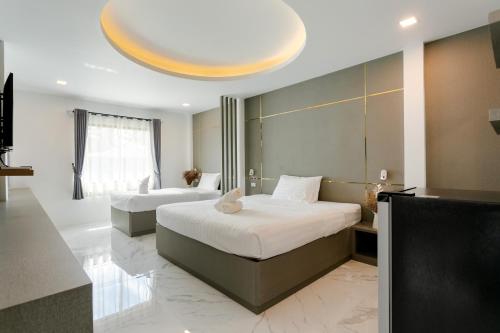 Neenlawat Riverside in Phunphin