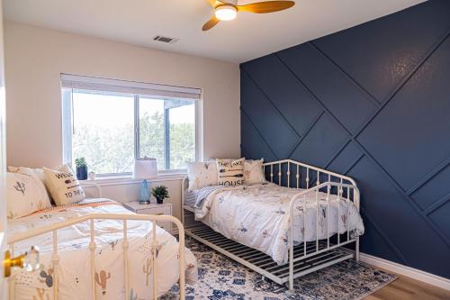 Lakeside Serenity! Your Tranquil Retreat in Lago Vista, USA