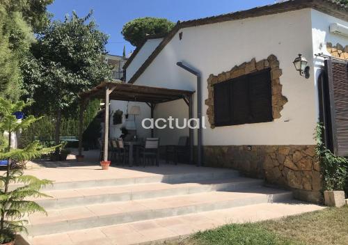Four-Bedroom Villa image 10