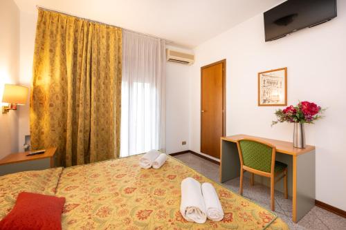 CAMELIA ROOMS VENICE GUESTHOUSE Room Type - Triple Room