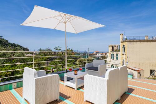 Radici House - Elegant apt with Patio and View