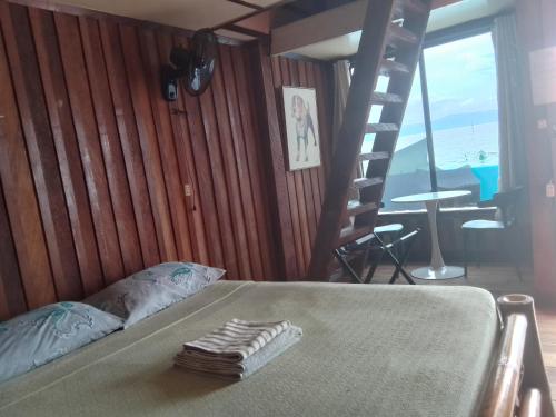 Bamboo Beachhouse in Malabuyoc