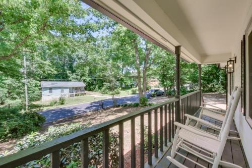 Athens Home w/ Deck - Near Sanford Stadium!, Athens