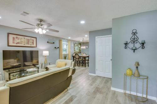 Athens Home with Deck - Near Sanford Stadium! in Athens, USA