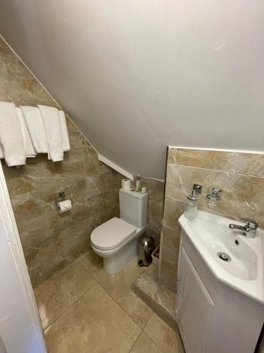 Twin Room image 2