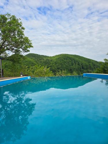 Úszómedence, Sunrise Glamping Retreat in Targoviste
