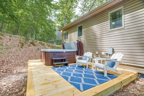 Spacious McGaheysville Home with Hot Tub and Sauna!