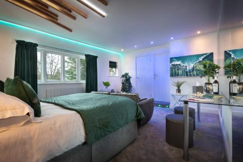 Aphrodites Group Room Type - Deluxe Queen Suite