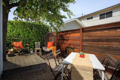 Stylish 2bed 2bath Culver Cottage with bicycles in Los Angeles, USA
