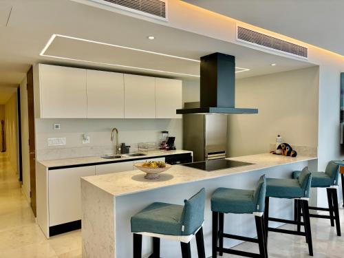 Spacious 3 bedroom apartment, Bolongo 002 in Higuera Blanca, Mexico
