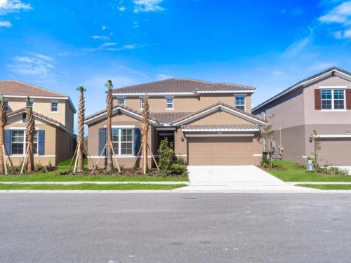 Solterra Resort Home w Private Hot Tub and Pool in Davenport, USA
